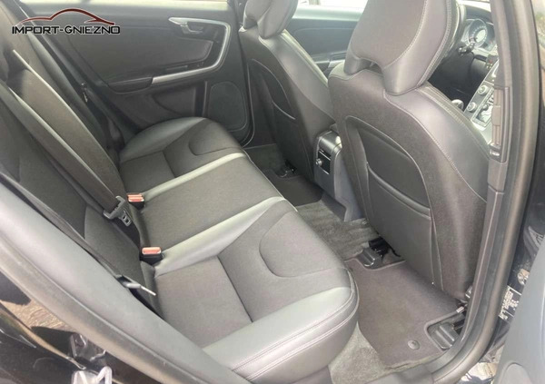 Volvo V60 cena 43900 przebieg: 177000, rok produkcji 2015 z Jelenia Góra małe 326